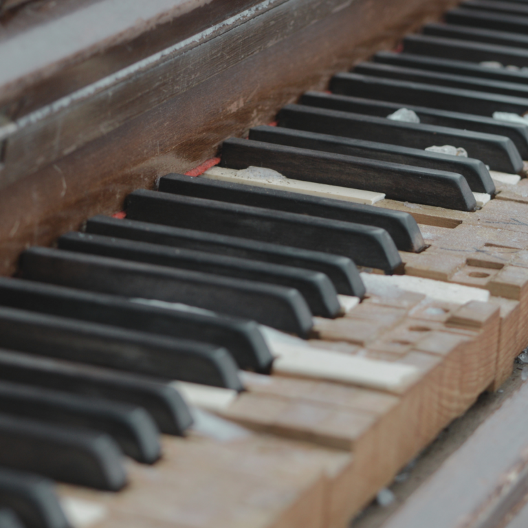 Piano keyboard damaged keys